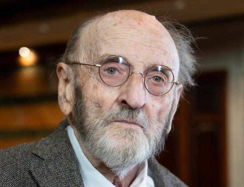 “Escribir es excelso.” Entrevista a Álvaro Pombo