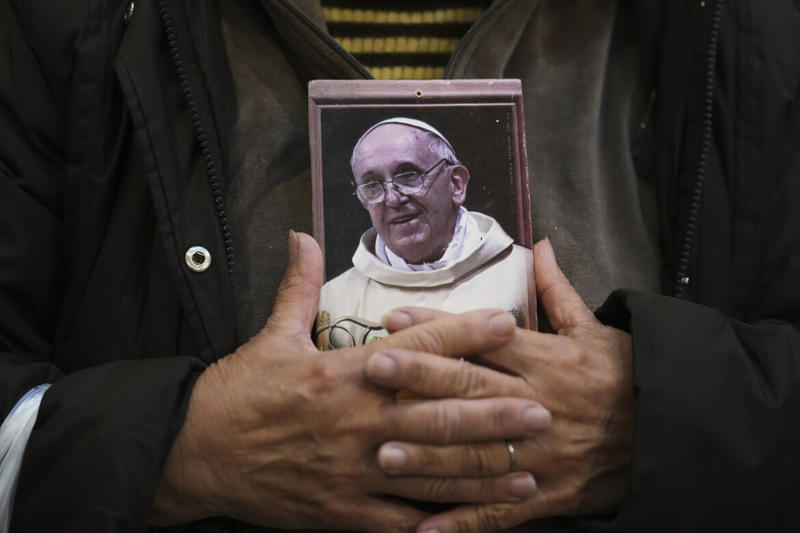 Pope Francis is dead, calling for peace until the end