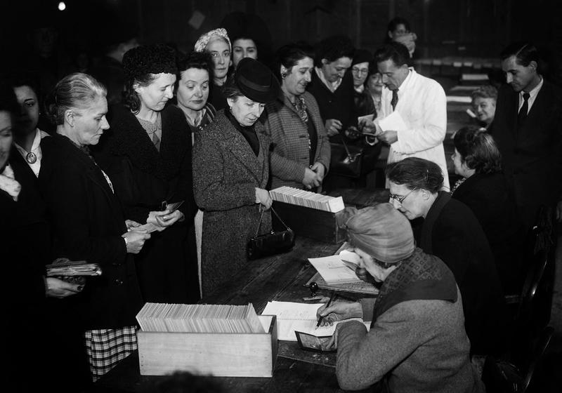 En 1945, le premier vote des Françaises : un long combat pour l’égalité politique