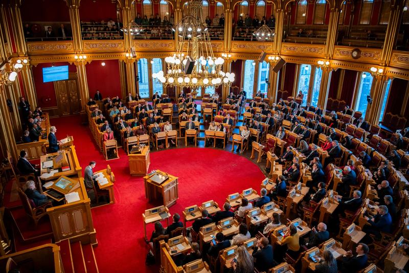 Det går an å leggja til rette for å riva ned eit demokrati. Stortinget driv med det denne veka