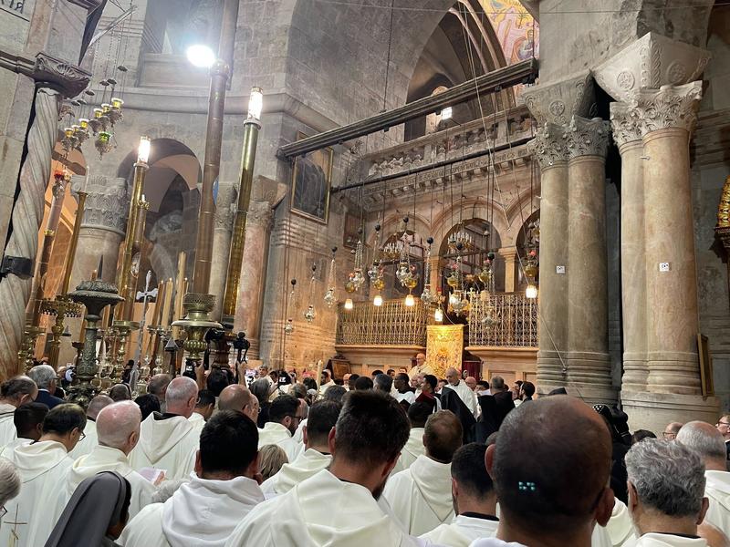 At Jerusalem’s holiest church, Catholics mourn Pope Francis with solemn mass