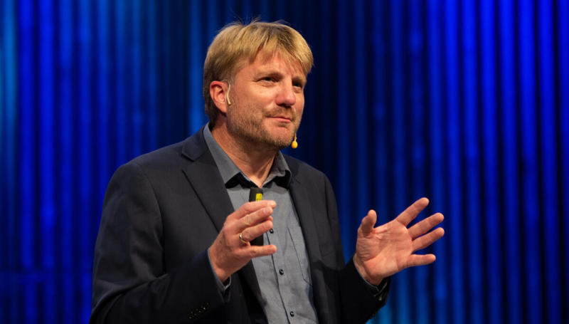 Forutsetter at hans egen tolkning av Bibelen er den eneste sanne