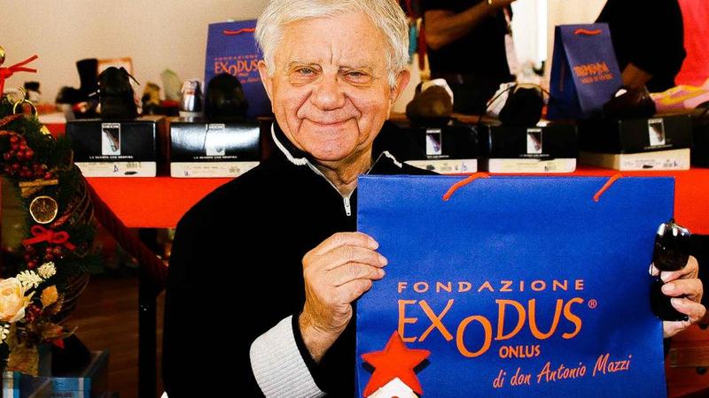 Il ricordo di don Mazzi: “Era da solo in sacrestia. Come un prete qualunque” /