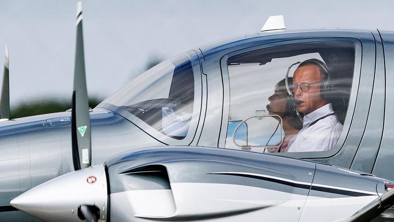 Friedrich Merz im Fegefeuer der Eitelkeit : Der Kanzler in spe hätte dem Papst die letzte Ehre erweisen müssen
