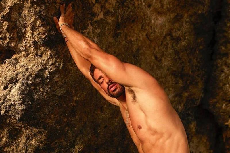 Precisamos mesmo falar do sovaco do Cauã Reymond?