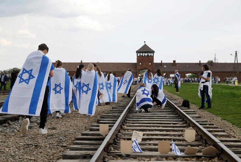 Former hostages, survivors and the bereaved walk together in March of the Living