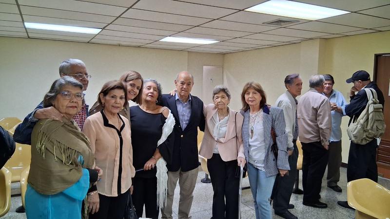 Ateneo de Valera celebró el Día del Libro con recital poético y el bautizo del libro de Aleida Núñez