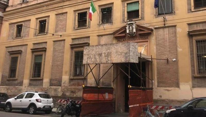 Accoltella il marito mentre dorme e poi fugge: assolta in tribunale