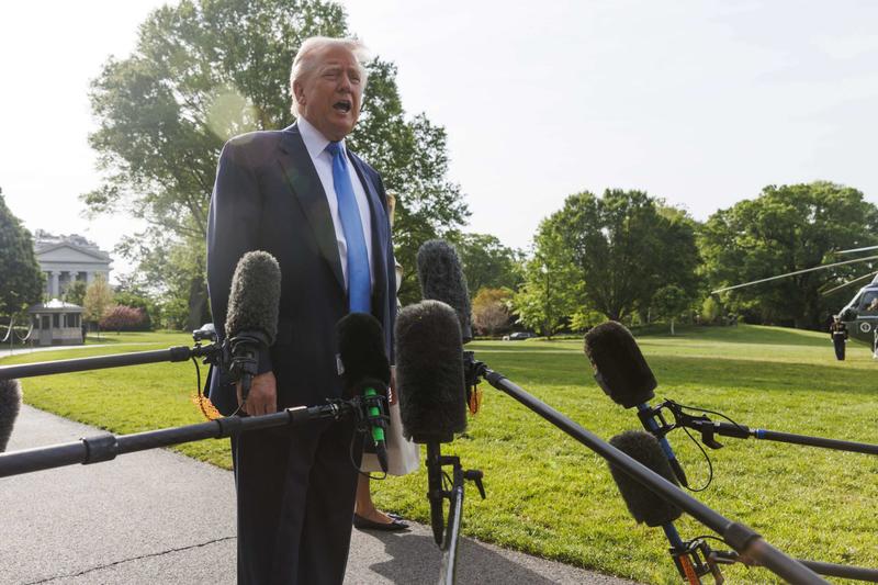 As the Economy Tumbles, so Does Trump's Approval Rate