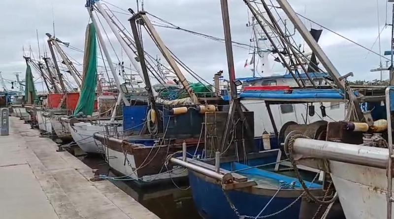 Suonano le sirene delle barche a Goro. L’ultimo saluto dei pescatori a Papa Francesco