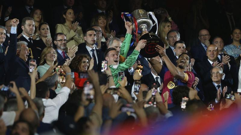 Y, encima, nos preguntan por qué somos unos locos del fútbol