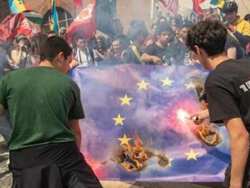 La sinistra brucia perfino la sua Europa