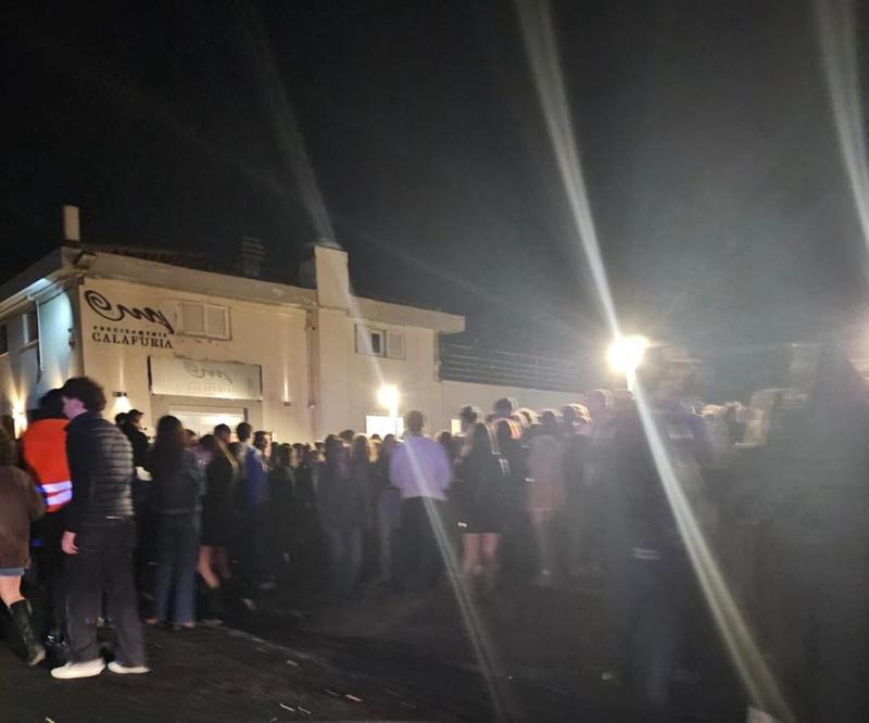 Livorno, Calafuria presa d’assalto di notte: «Una marea umana, così è pericoloso». Vertice in prefettura