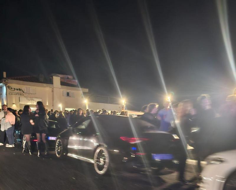 Livorno, caos a Calafuria. Il sindaco: «Problemi di sicurezza, la discoteca metta delle navette»