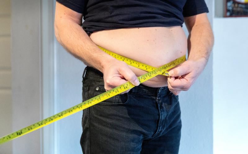 Kvinner er årsaken til at menn blir feitere
