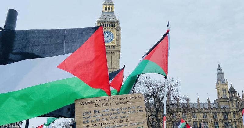 Også i Storbri­tannia er retten til å protestere for Palestina under angrep.