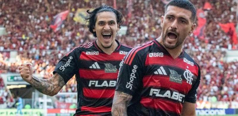 Flamengo amassa Corinthians com maior craque do Brasil