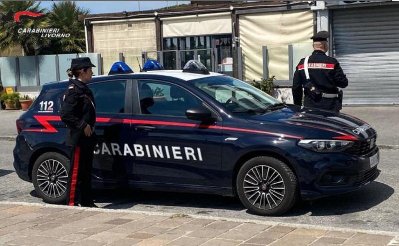«Ha palpeggiato una sedicenne nel minimarket»: commesso agli arresti domiciliari