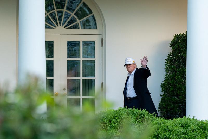 Trump Gets Dire Warning About Tanking Approval Poll Numbers