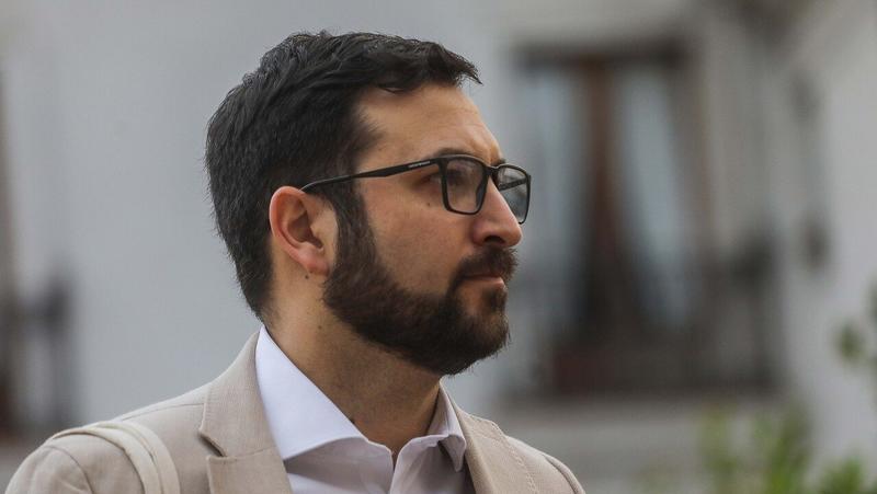 Miguel Crispi: La gran familia. Por Rafael Gumucio