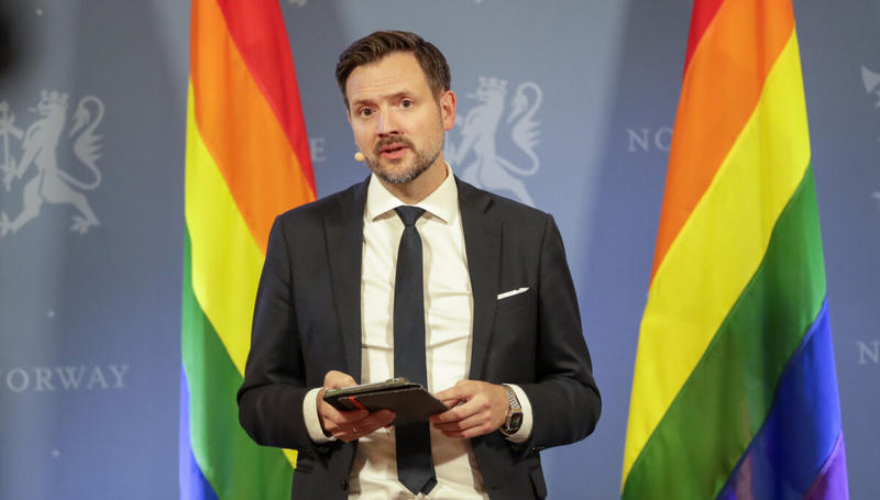 Den overdrevne kritikken av KrFs nei til regnbueflagg er avslørende