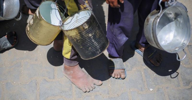'Hunger breaks everything': desperate Gazans scramble for food