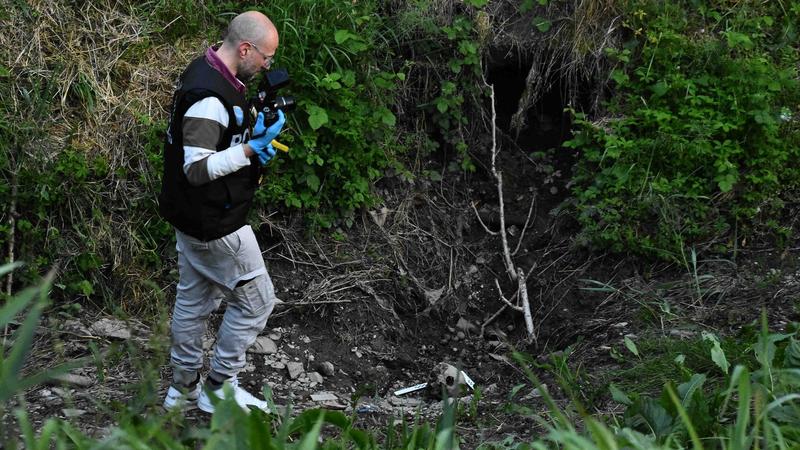 Teschio trovato in un canale, curiosità in paese: “Forse è una vittima di guerra” /