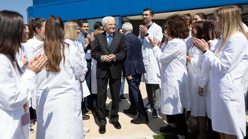 Lavoro, l’appello di Mattarella: “Salari bassi grande questione: tante famiglie non reggono”
