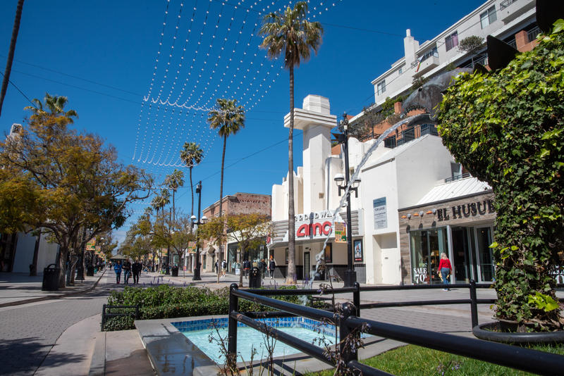 A struggling Calif. shopping area thinks the answer to its problems may be booze