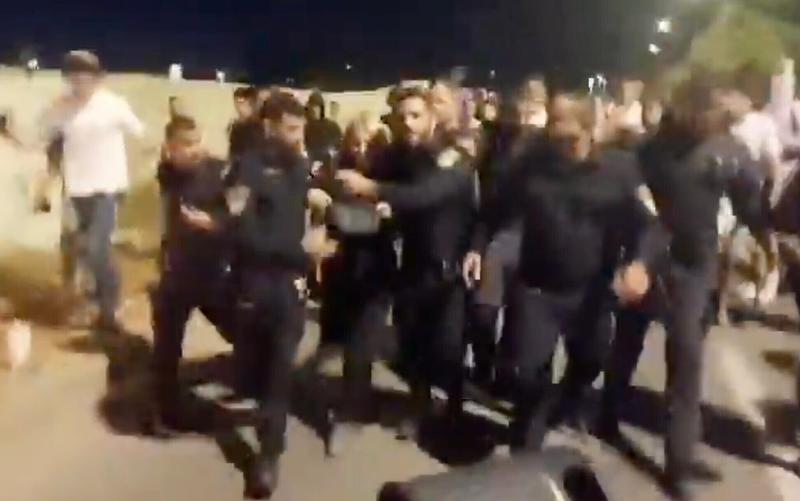 Rioters storm Ra’anana synagogue during screening of Israeli-Palestinian memorial event
