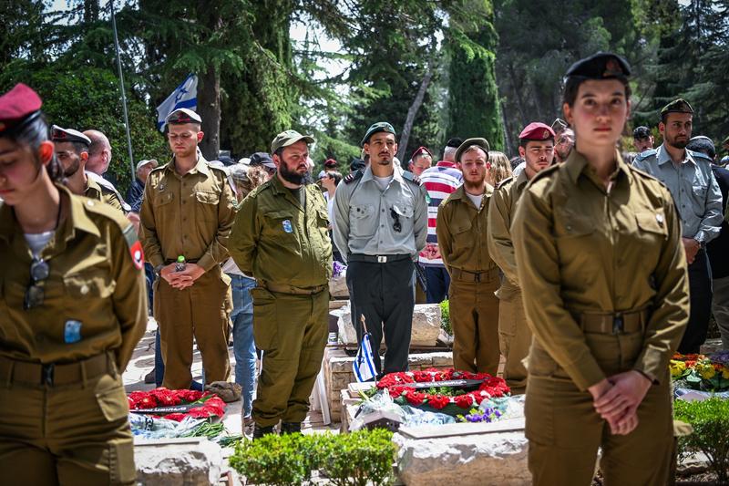 As Israelis mark Memorial Day, PM honors troops who ‘broke the grip of our enemies’