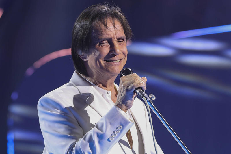 Roberto Carlos acerta renovação de contrato e deve ficar na Globo por mais três anos