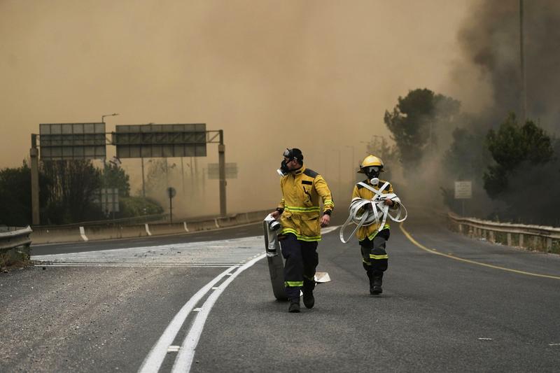 163 crews battle Jerusalem-area fire which official says may be Israel’s largest ever