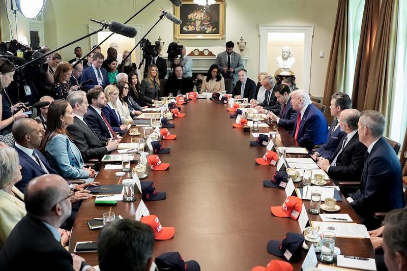 Even MAGA Is Disgusted by Trump’s “Kim Jong Il–Style” Cabinet Meeting