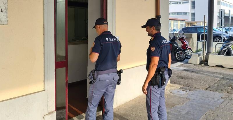 Il rugbista che ha sventato la rapina alla stazione di Livorno: «Ha trovato un muro, l’ho placcato»