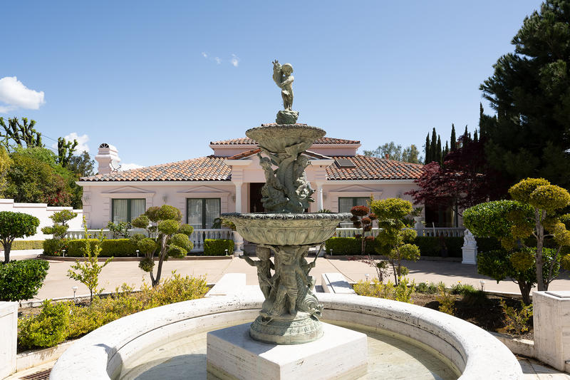 He quit tech in 2020. Now, he treasure hunts in wealthy California ZIP codes.