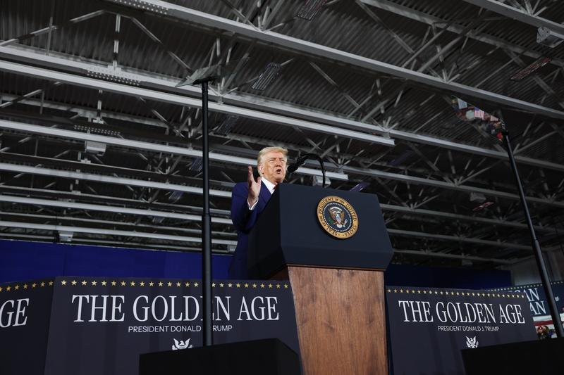 Trump Quietly Took Away a Living Wage From Thousands of Federal Workers