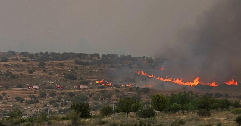 Israel reopens key roads as firefighters battle blaze