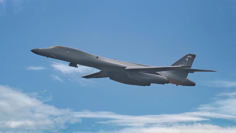 A Couple of B-1B Lancers Shut Down a Commercial Japanese Runway