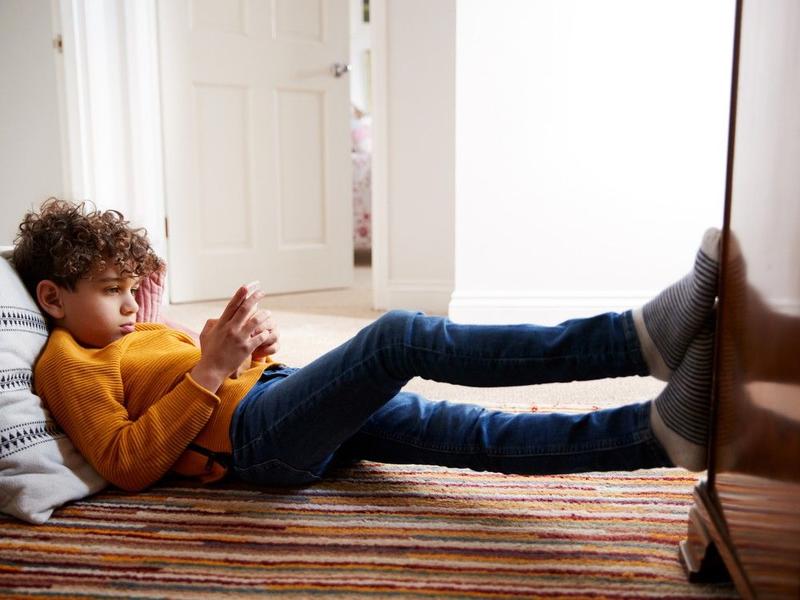 Aaron and Munter: Let’s take the pledge to give our kids a smartphone-free childhood 