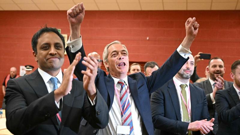 La marea di Farage travolge l'Inghilterra: Reform dilaga ovunque nelle elezioni amministrative