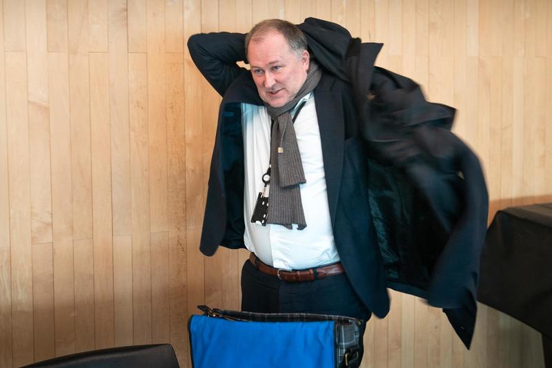 Med politikernes sløsing er det rart Vareide ikke har sagt takk for seg for lenge siden