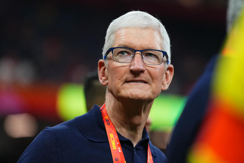 Tim Cook Says Tariffs Will Cost Apple at Least $900M in April-June Quarter