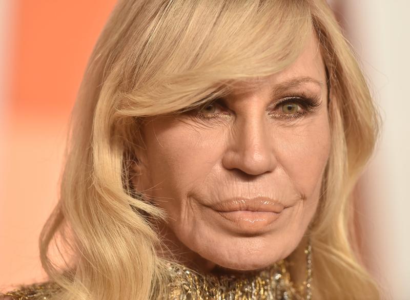 Donatella Versace ha 70 anni: cinque momenti che hanno segnato la sua carriera