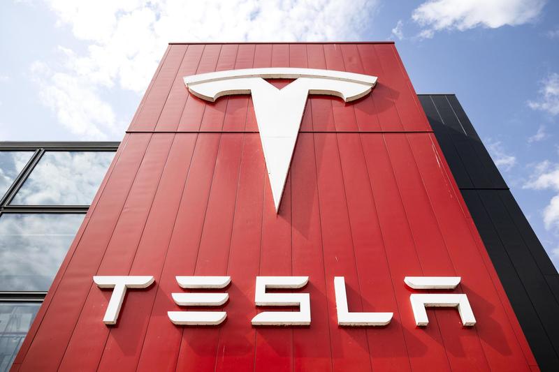Tesla e auto elettriche cinesi, in Italia immatricolazioni in aumento ad aprile