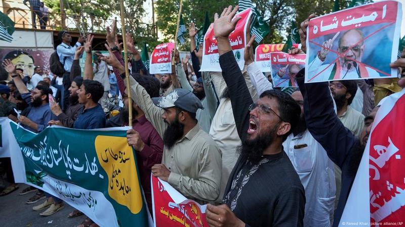 Kashmir attacks: India, Pakistan vie to control narrative