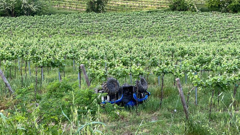 Si ribalta col quad tra i vigneti dell’Oltrepò Pavese: lui illeso, gravissima la figlia 14enne