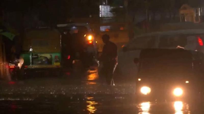 Heavy rains, thunderstorms hit parts of Delhi-NCR; Several flights diverted