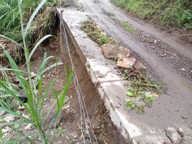 Emergencia vial en Urdaneta: 200 familias en riesgo de quedar incomunicadas por socavamiento de carretera rural