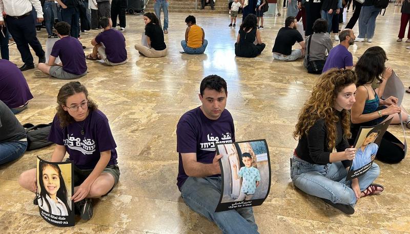 Group suspended at University of Haifa for unauthorized 10 minute anti-war sit-in
